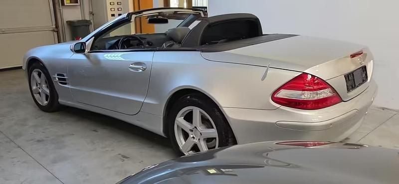 Usata Mercedes SL350 245 CV (180 kW) 2004 Argento Cabrio