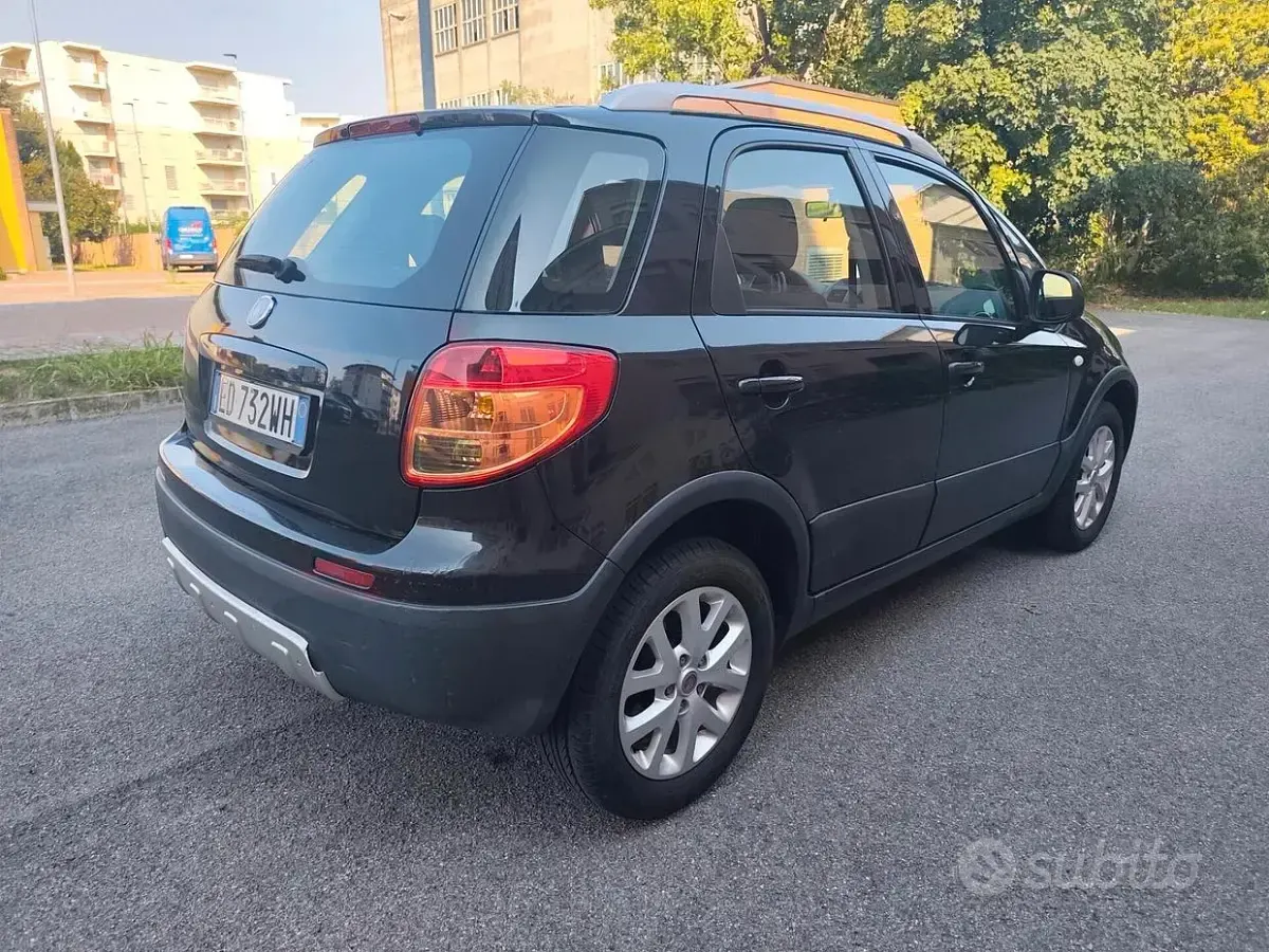 Usata Fiat Sedici 120 CV (88 kW) 2011 Nero SUV