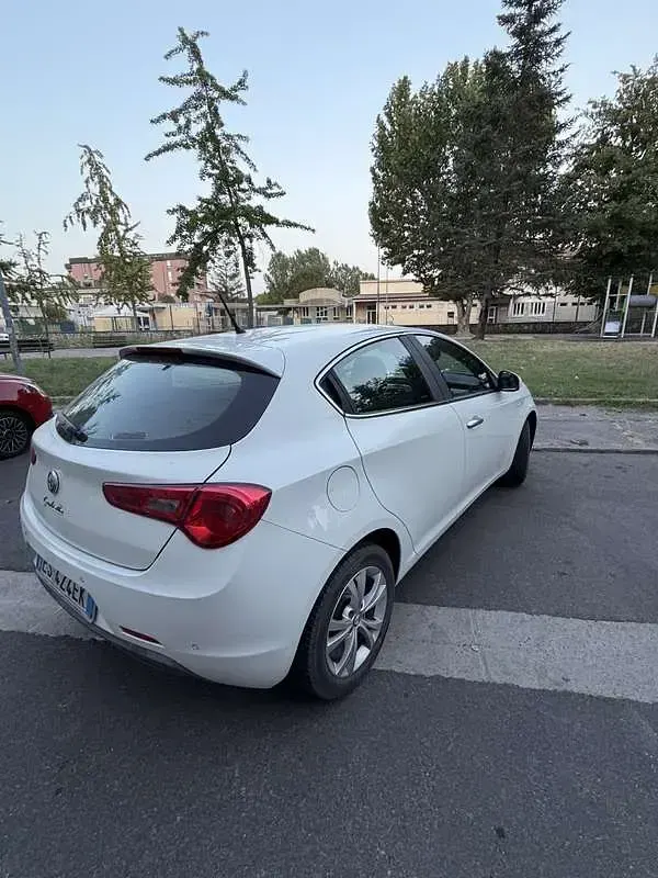 Usata Alfa Romeo Giulietta Progression 105 CV (77 kW) 2013 Bianco Utilitaria
