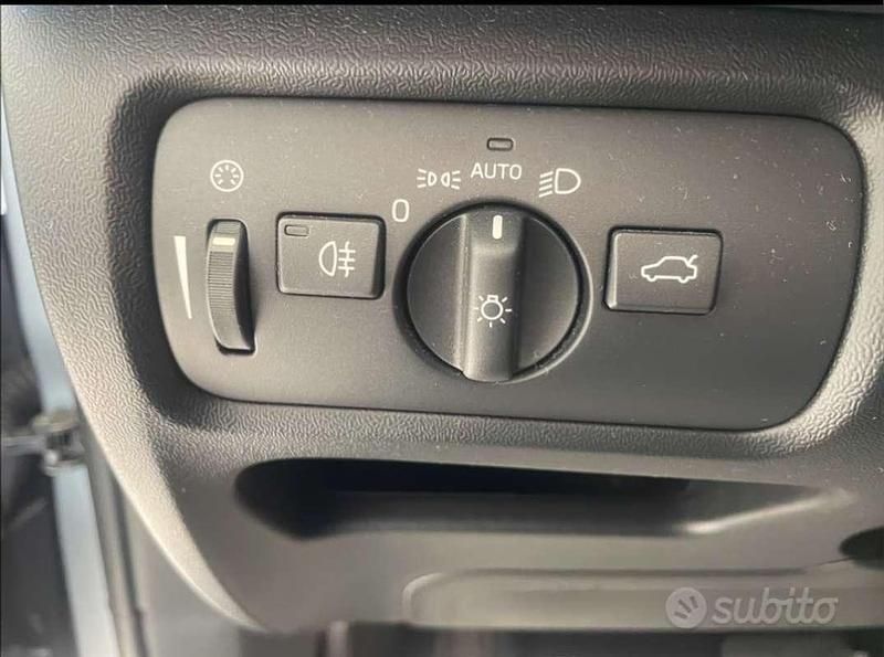 Usata Volvo V40 CC Momentum 190 CV (139 kW) 2014 Grigio Station wagon