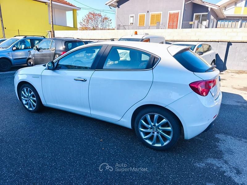 Second-hand Alfa Romeo Giulietta Distinctive 120 CP (88 kW) 2016 Alb Berlinǎ