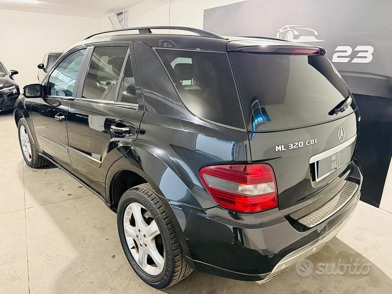 Usata Mercedes ML320 224 CV (164 kW) 2007 Nero SUV