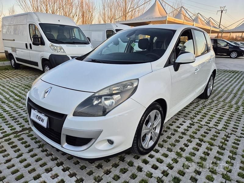Usata Renault Scénic III Dynamique 110 CV (80 kW) 2010 Bianco Monovolume
