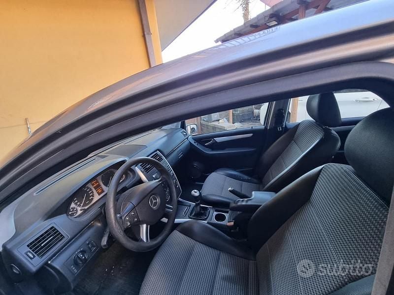 Usata 2007 Mercedes B200 Monovolume | 2800 € (Buon prezzo) - Immagine 1/4