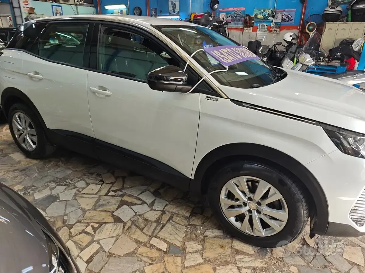 Usata Peugeot 3008 Allure 131 CV (96 kW) 2022 Bianco SUV