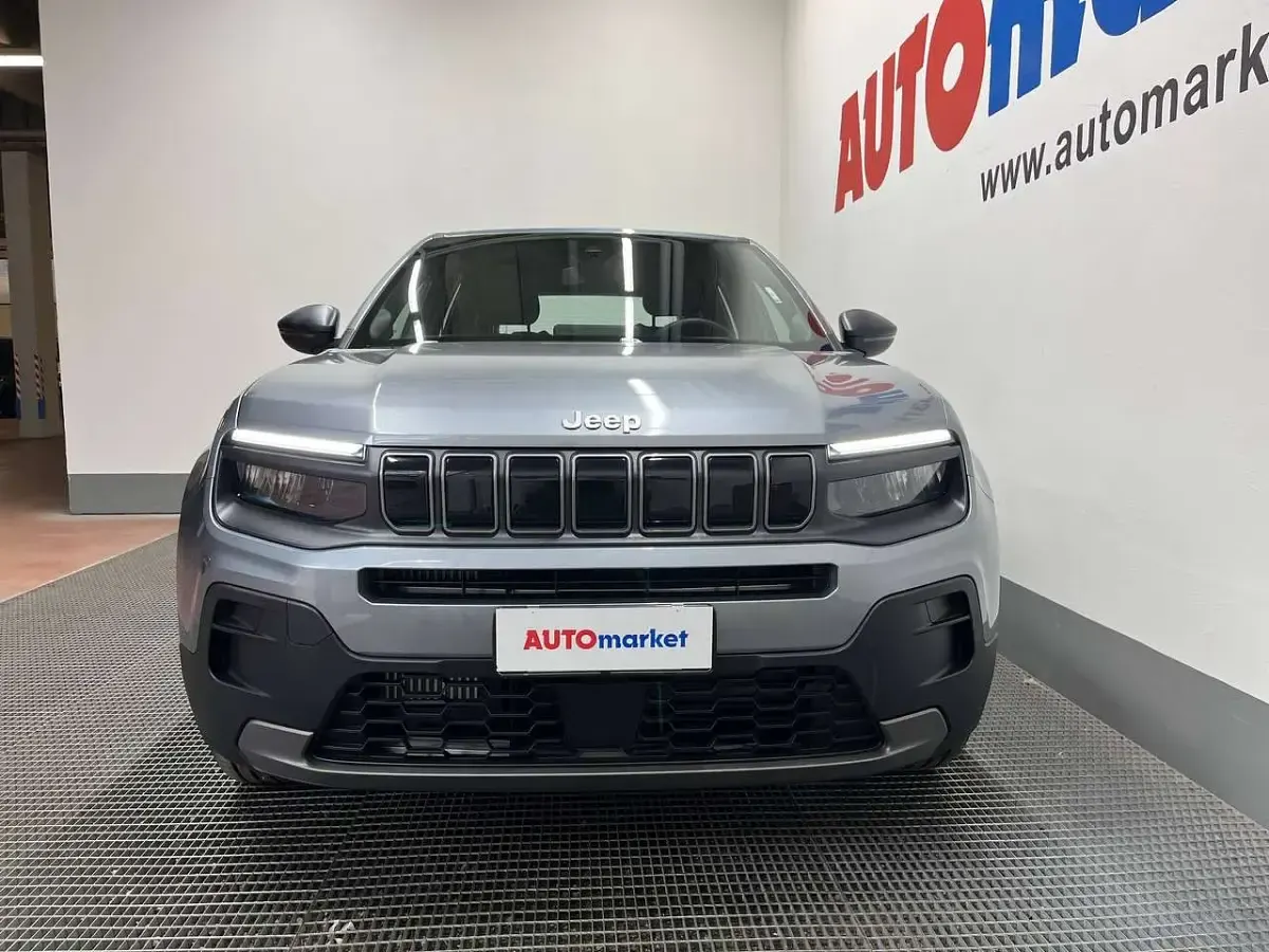 Nuova Jeep Avenger Longitude 101 CV (74 kW) 2026 Grigio SUV