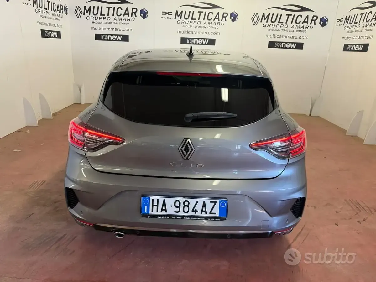 Usata Renault Clio V Techno 101 CV (74 kW) 2025 Grigio Berlina