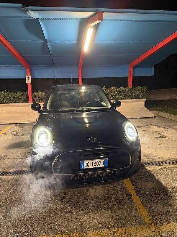 Usata Mini ONE Essential 75 CV (55 kW) 2021 Utilitaria