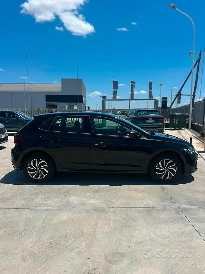 Usata VW Polo Life 95 CV (69 kW) 2023 Nero Utilitaria