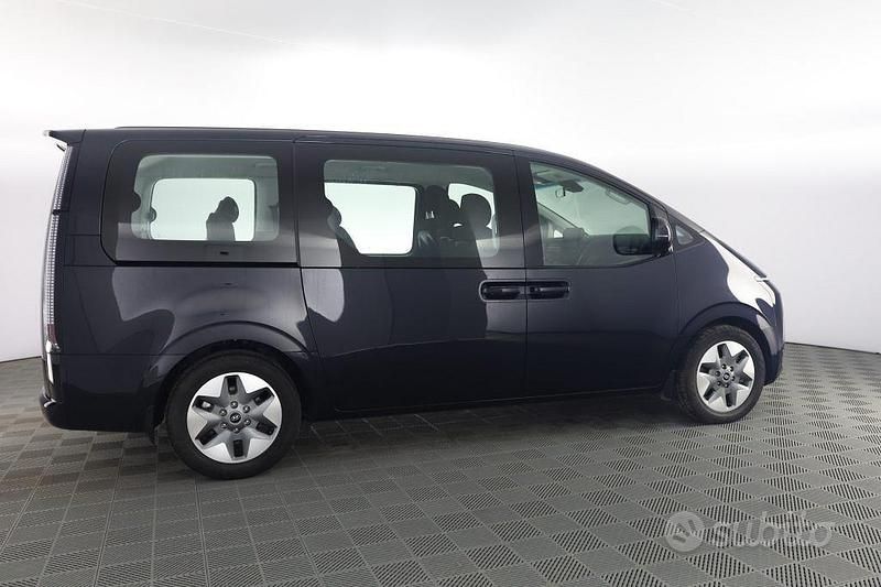 Usata Hyundai Staria 177 CV (130 kW) 2023 Moonlight blue Monovolume