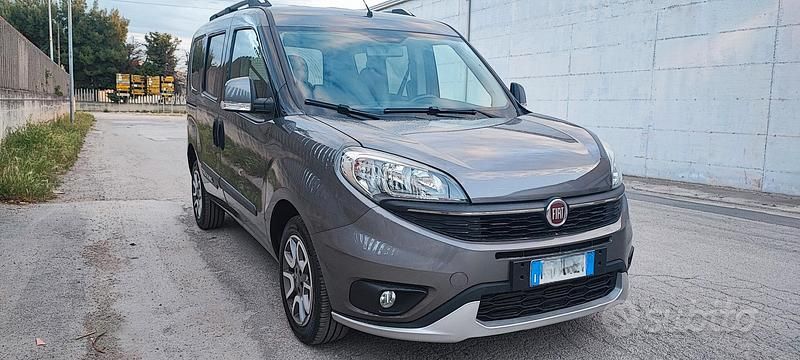 Grigio Usata 2017 Fiat Doblò Trekking Monovolume | 12.999 € (Ottimo prezzo) - Immagine 1/4