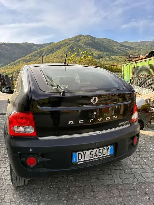 Begagnad SsangYong Actyon 141 HK (103 kW) 2009 Svart Kombi