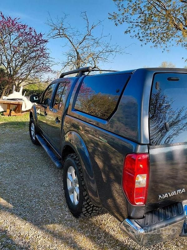 Usata Nissan Navara Platinum 190 CV (139 kW) 2012 Grigio Pick-up