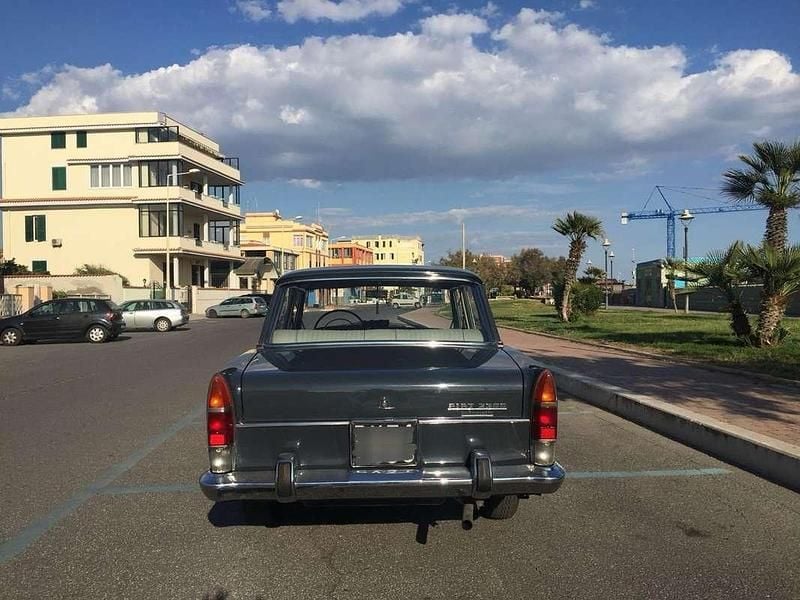 Usata Fiat 2300 Lusso 135 CV (99 kW) 1966 Grigio Berlina