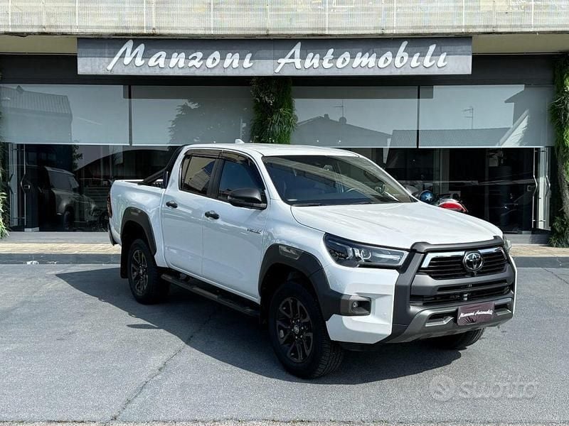 Usata Toyota HiLux 204 CV (150 kW) 2023 Bianco Pick-up