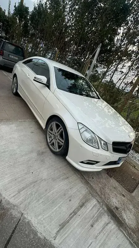 Usata Mercedes E220 Executive 170 CV (125 kW) 2010 Bianco Coupé