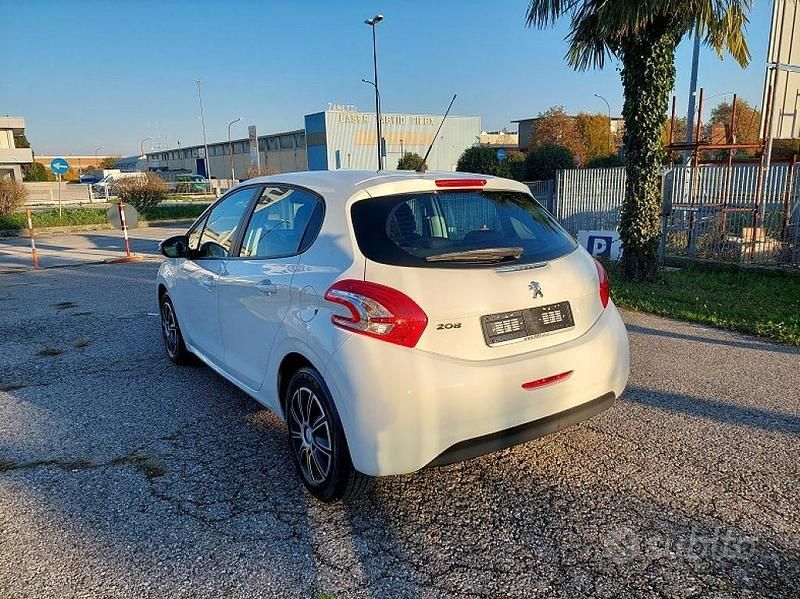 Usata Peugeot 208 Active 68 CV (50 kW) 2019 Bianco Utilitaria