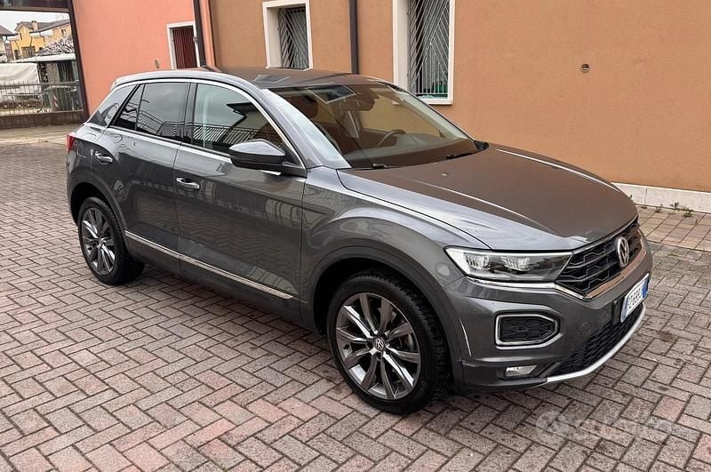 Usata VW T-Roc Business 150 CV (110 kW) 2019 Grigio SUV