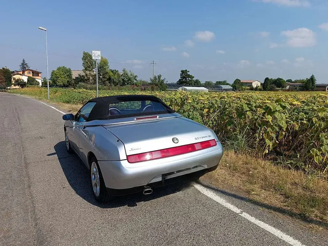 Usata Alfa Romeo Spider Lusso 150 CV (110 kW) 1996 Argento Cabrio