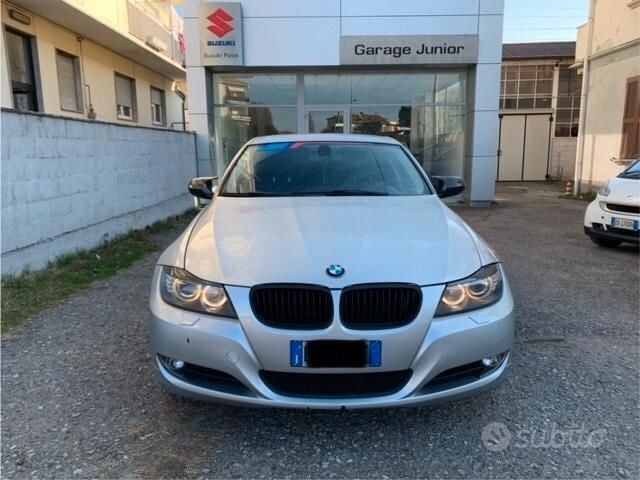Usata BMW 318 143 CV (105 kW) 2011 Argento Berlina