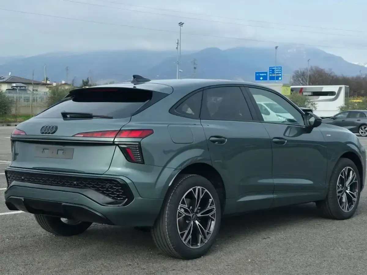 Nuova Audi Q3 Sportback S-Line 150 CV (110 kW) 2026 Verde salvia metallizzato SUV