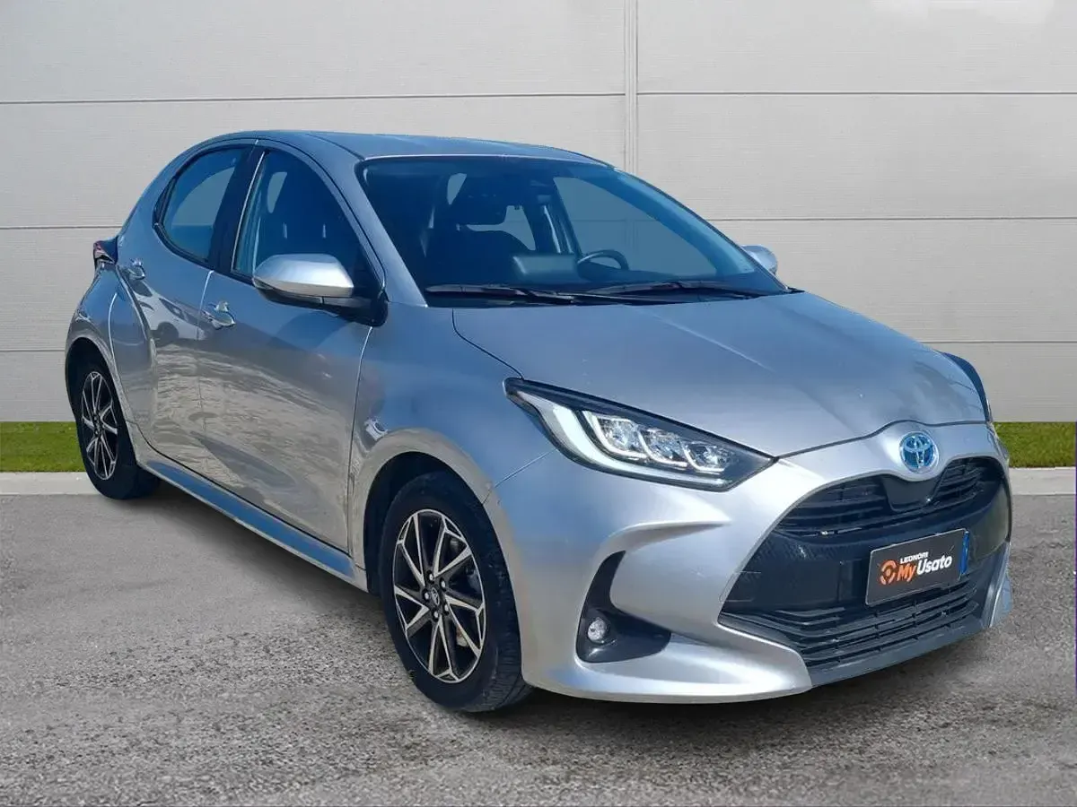 Usata Toyota Yaris Hybrid Style 92 CV (67 kW) 2023 Berlina