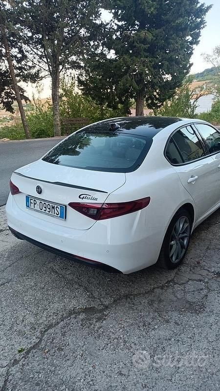 Usata Alfa Romeo Giulia 150 CV (110 kW) 2018 Bianco Berlina