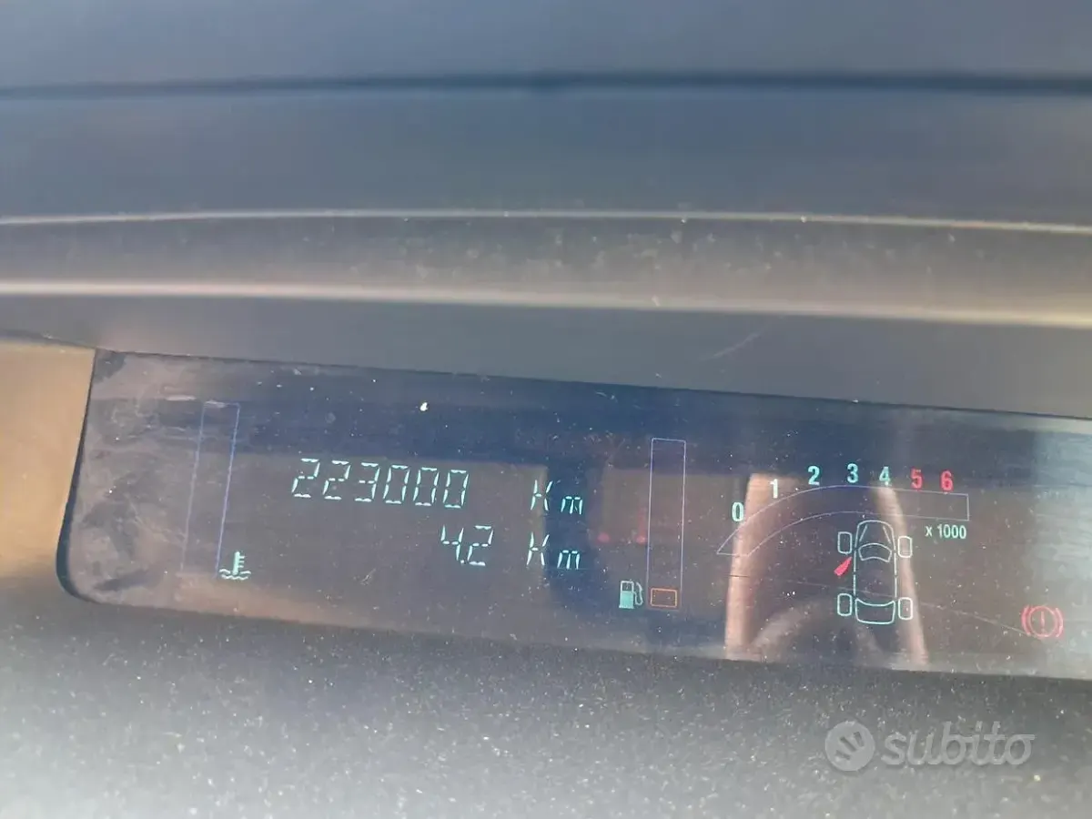 Usata Renault Scénic II 130 CV (95 kW) 2006 Grigio Monovolume