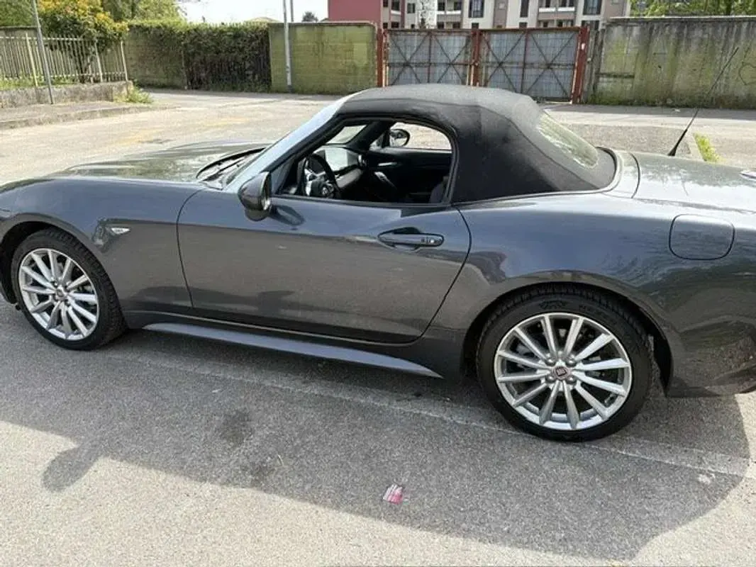 Usata Fiat 124 Spider Lusso 140 CV (102 kW) 2019 Grigio Cabrio