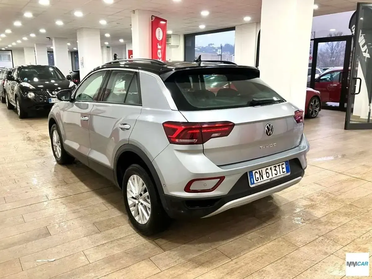 Begagnad VW T-Roc Life 150 HK (110 kW) 2023 Grå SUV