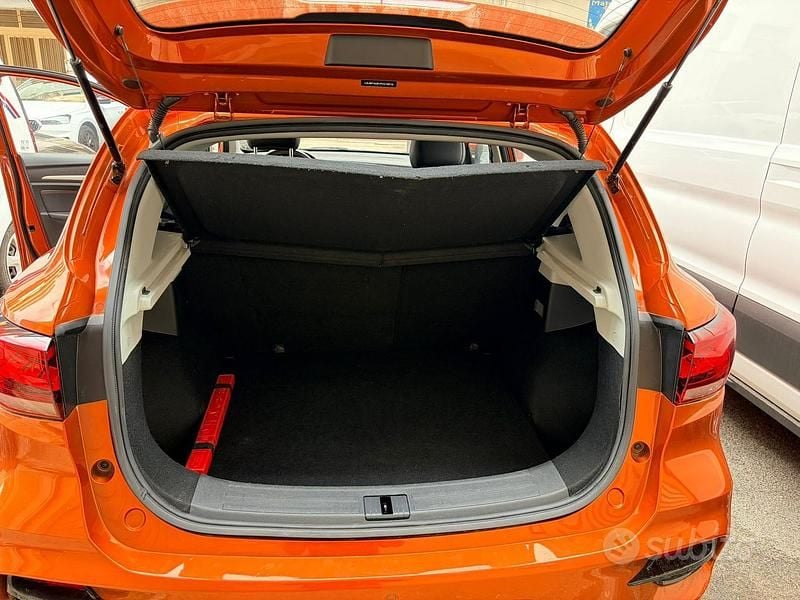 Usata MG ZS Luxury 106 CV (77 kW) 2023 Berlina