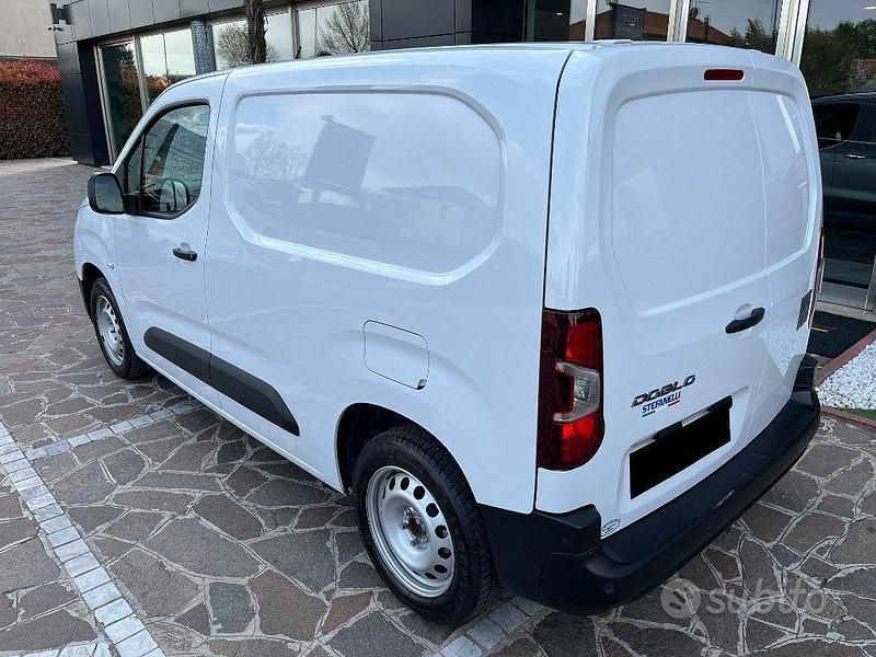 Usata Fiat Doblò 131 CV (96 kW) 2024 Bianco Monovolume