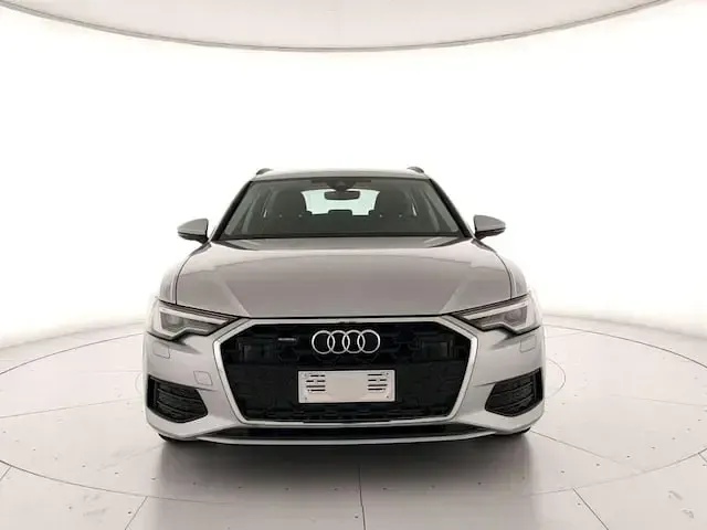 Usata Audi A6 Business 299 CV (219 kW) 2024 Argento floret metallizzato Station wagon