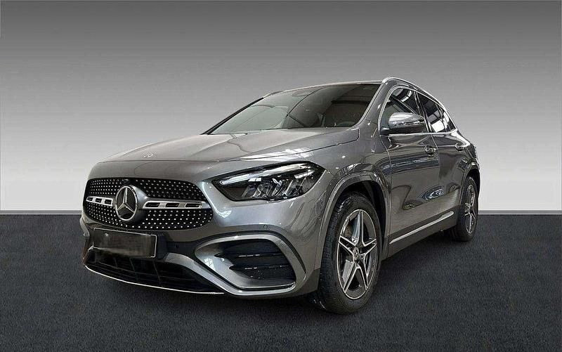 Usata Mercedes GLA200 AMG Line Premium 150 CV (110 kW) 2025 Grigio montagna SUV