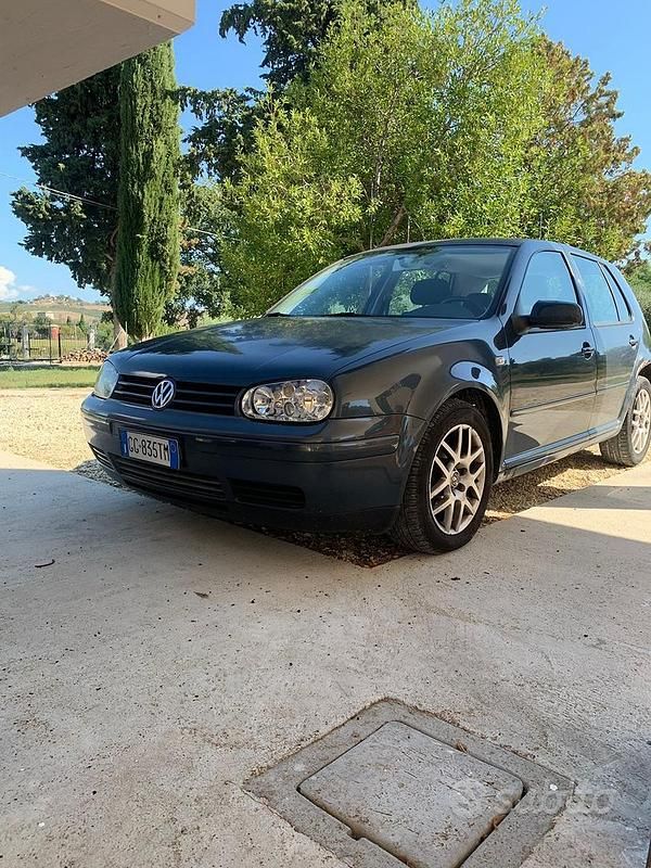 Nero Usata 2001 VW Golf IV Highline Tre volumi | 4500 € (Molto cara) - Immagine 1/4