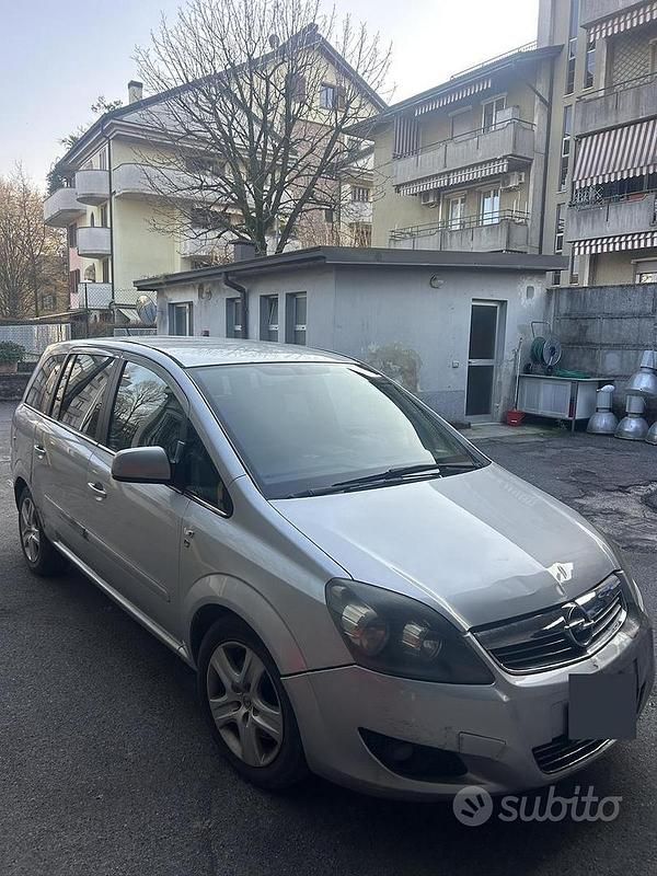 Usata Opel Zafira 101 CV (74 kW) 2010 Grigio Monovolume