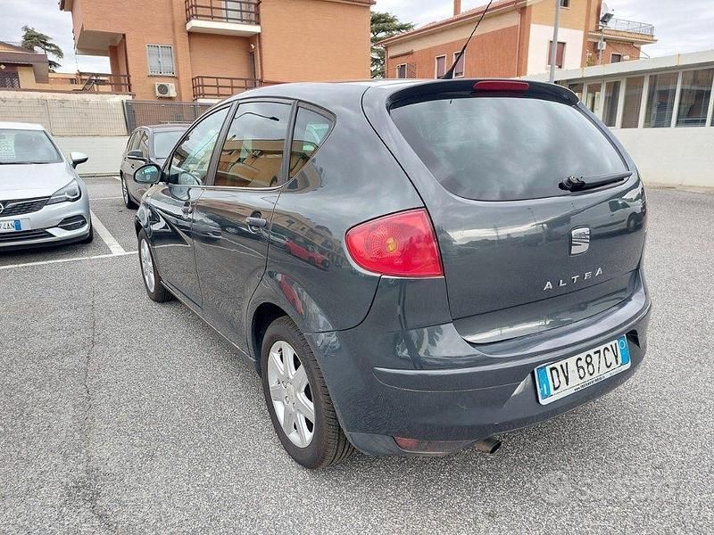 Usata Seat Altea Style 105 CV (77 kW) 2009 Grigio Monovolume