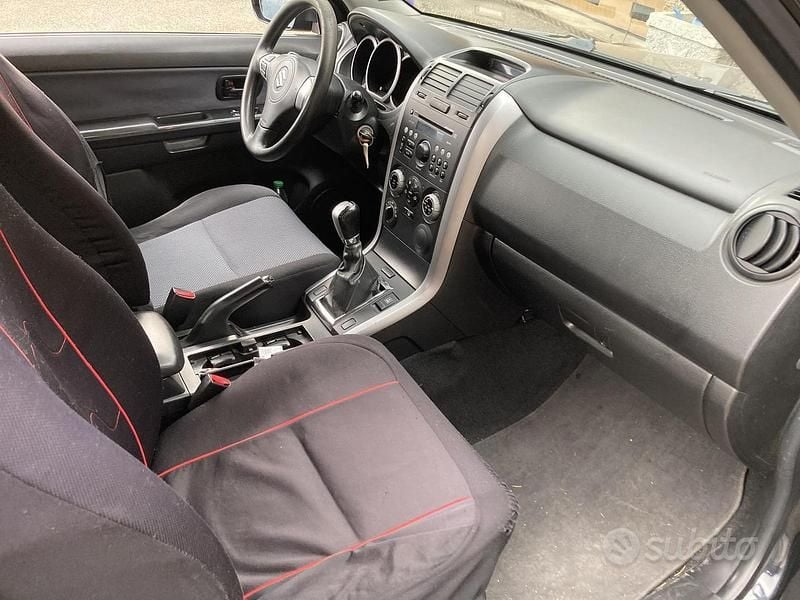 Usata Suzuki Vitara 129 CV (94 kW) 2007 Nero Station wagon