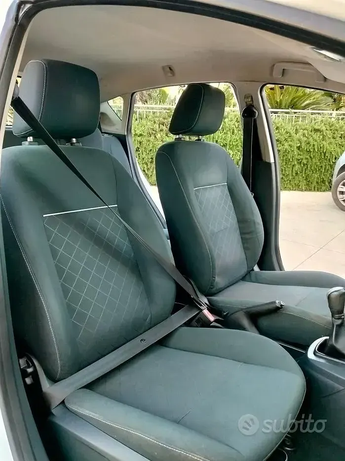 Usata Ford Fiesta 60 CV (44 kW) 2012 Bianco Berlina