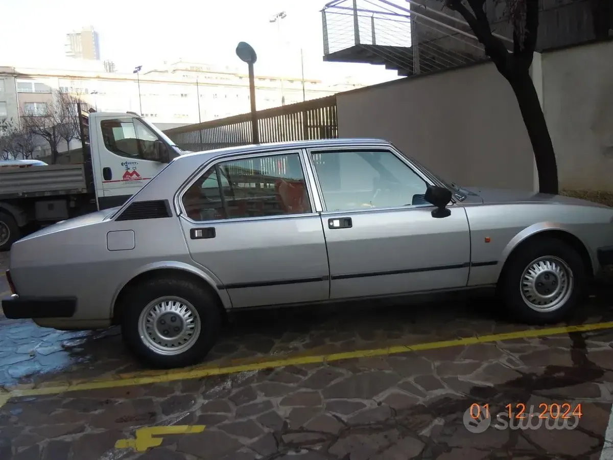 Usata Alfa Romeo Alfetta 130 CV (95 kW) 1982 Grigio Berlina