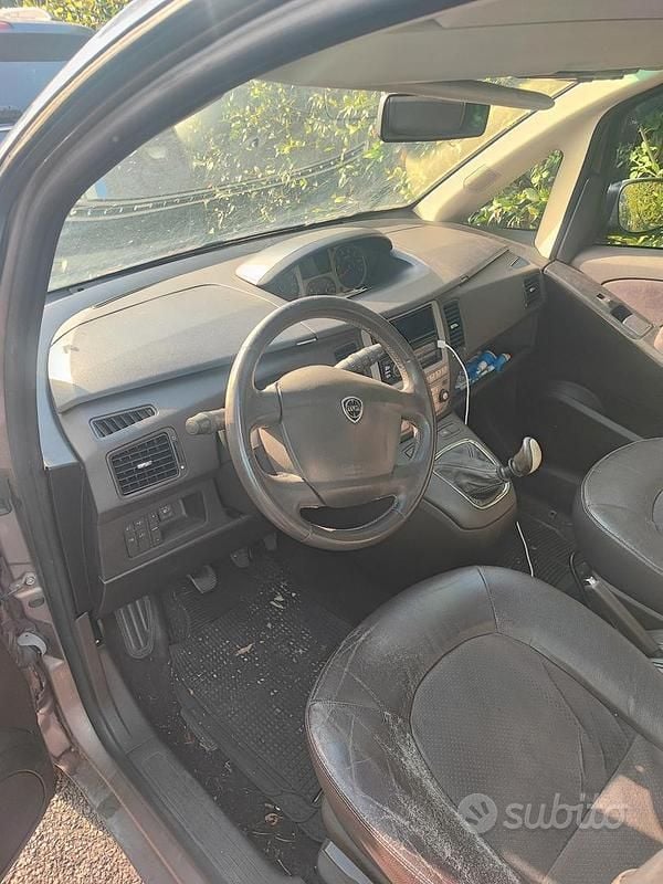 Usata Lancia Musa 95 CV (69 kW) 2008 Marrone Monovolume