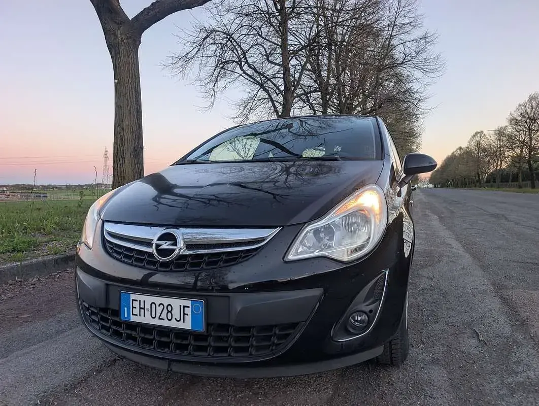 Usata Opel Corsa Color Edition 87 CV (63 kW) 2011 Utilitaria