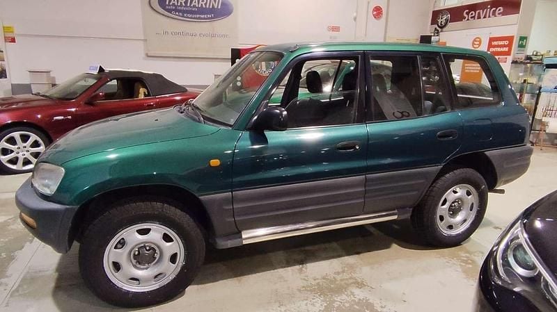 Usata Toyota RAV4 128 CV (94 kW) 1997 Verde SUV