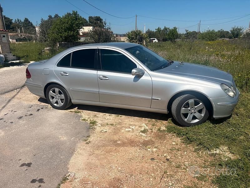 Usata Mercedes E270 177 CV (130 kW) 2002 Berlina