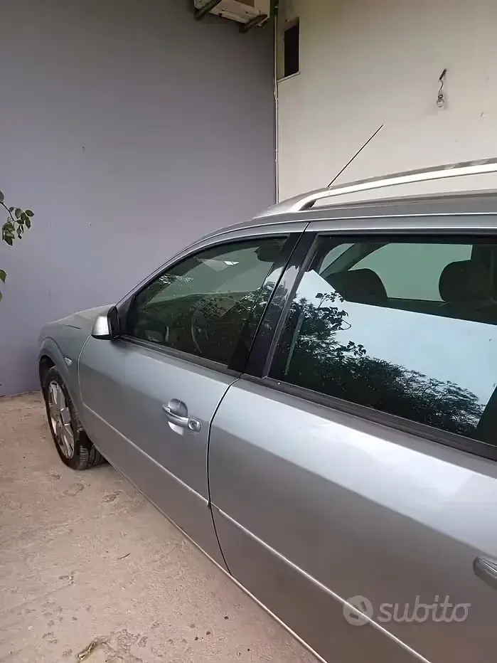 Usata Ford Mondeo 155 CV (114 kW) 2005 Grigio Station wagon