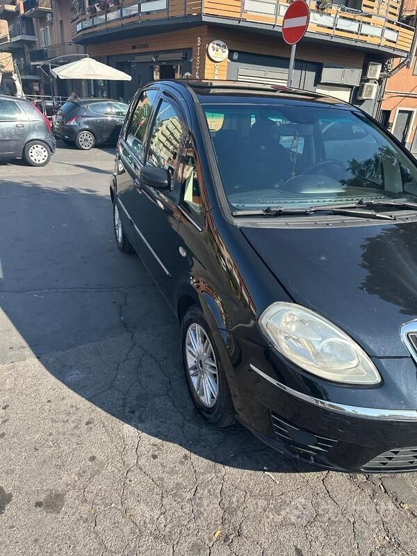 Usata Lancia Musa 75 CV (55 kW) 2008 Nero Monovolume