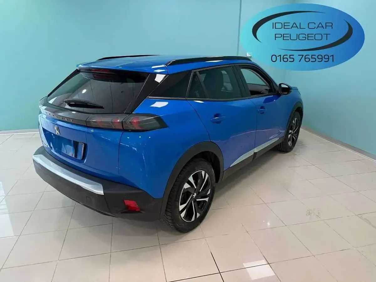 Usata Peugeot e-2008 Allure 56 kW (77 CV) 2021 Blu/azzurro SUV