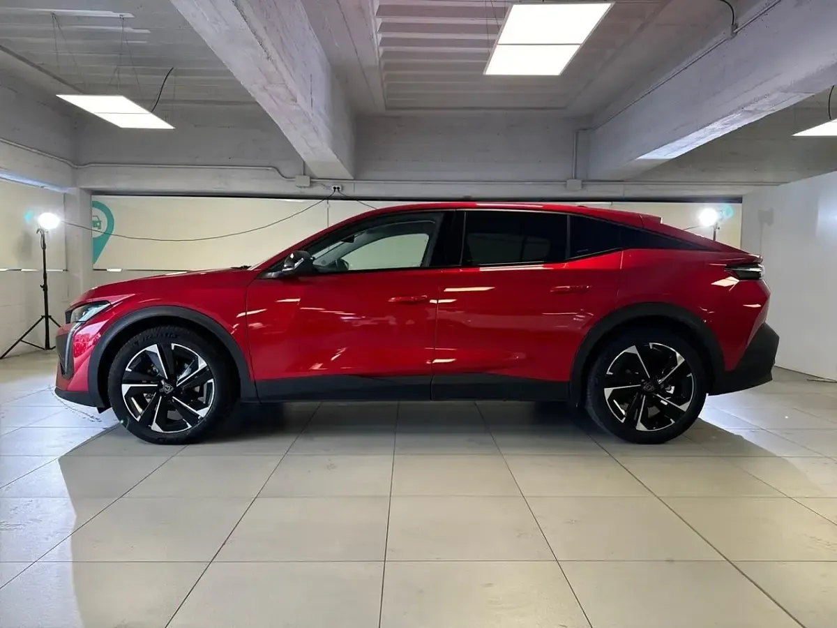 Usata Peugeot 408 Allure 131 CV (96 kW) 2023 Rosso SUV