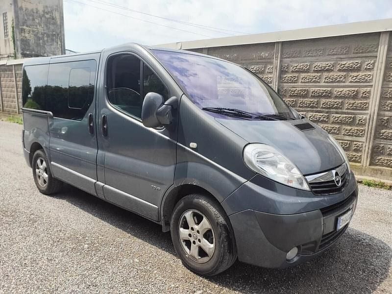 Grigio Usata 2012 Opel Vivaro Cosmo Monovolume | 9800 € (Buon prezzo) - Immagine 1/4