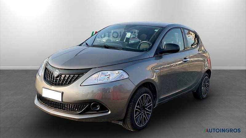 Usata Lancia Ypsilon Silver 69 CV (50 kW) 2023 Grigio Utilitaria